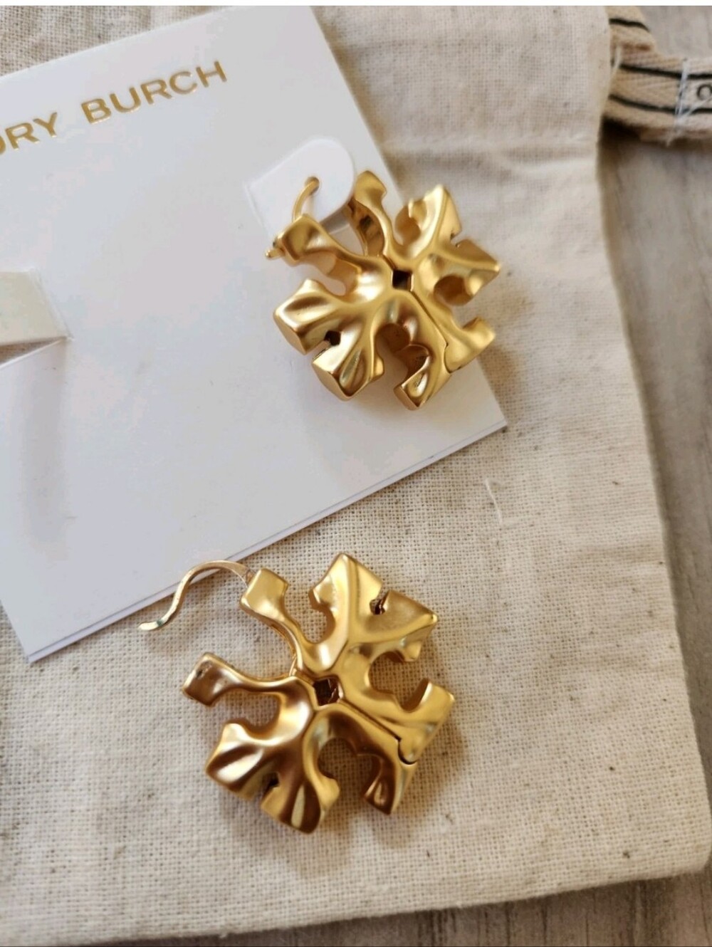 Tory Burch Roxanne Hidden Logo Earrings - Picture 3 of 8